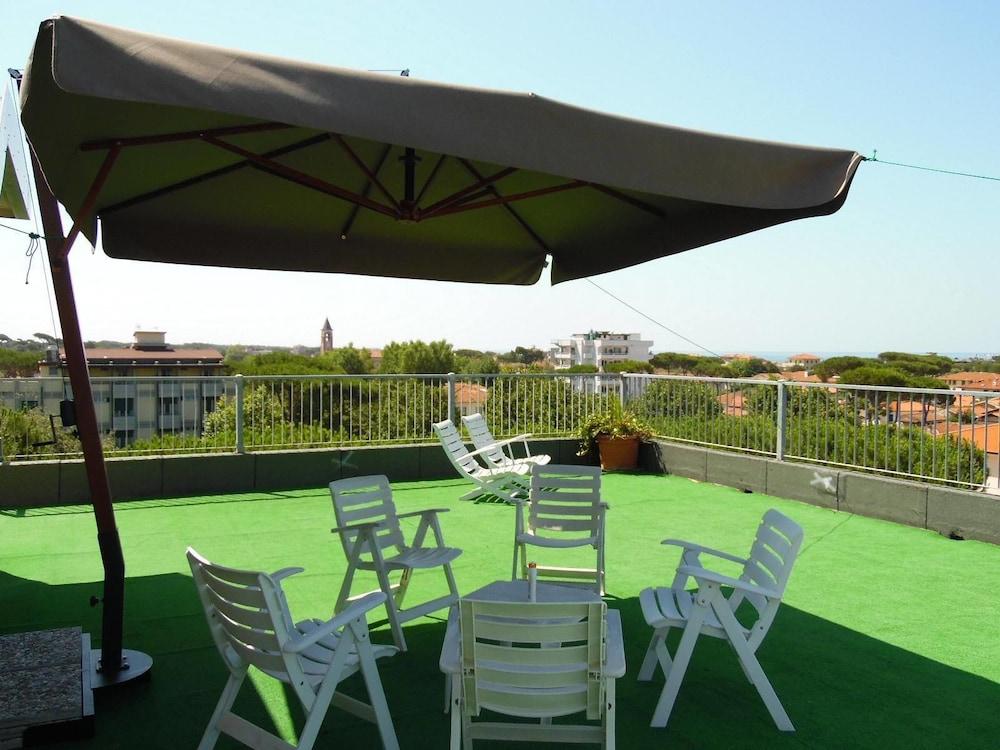 מרינה די פיאטרסנטה Hotel Mediterraneo מראה חיצוני תמונה