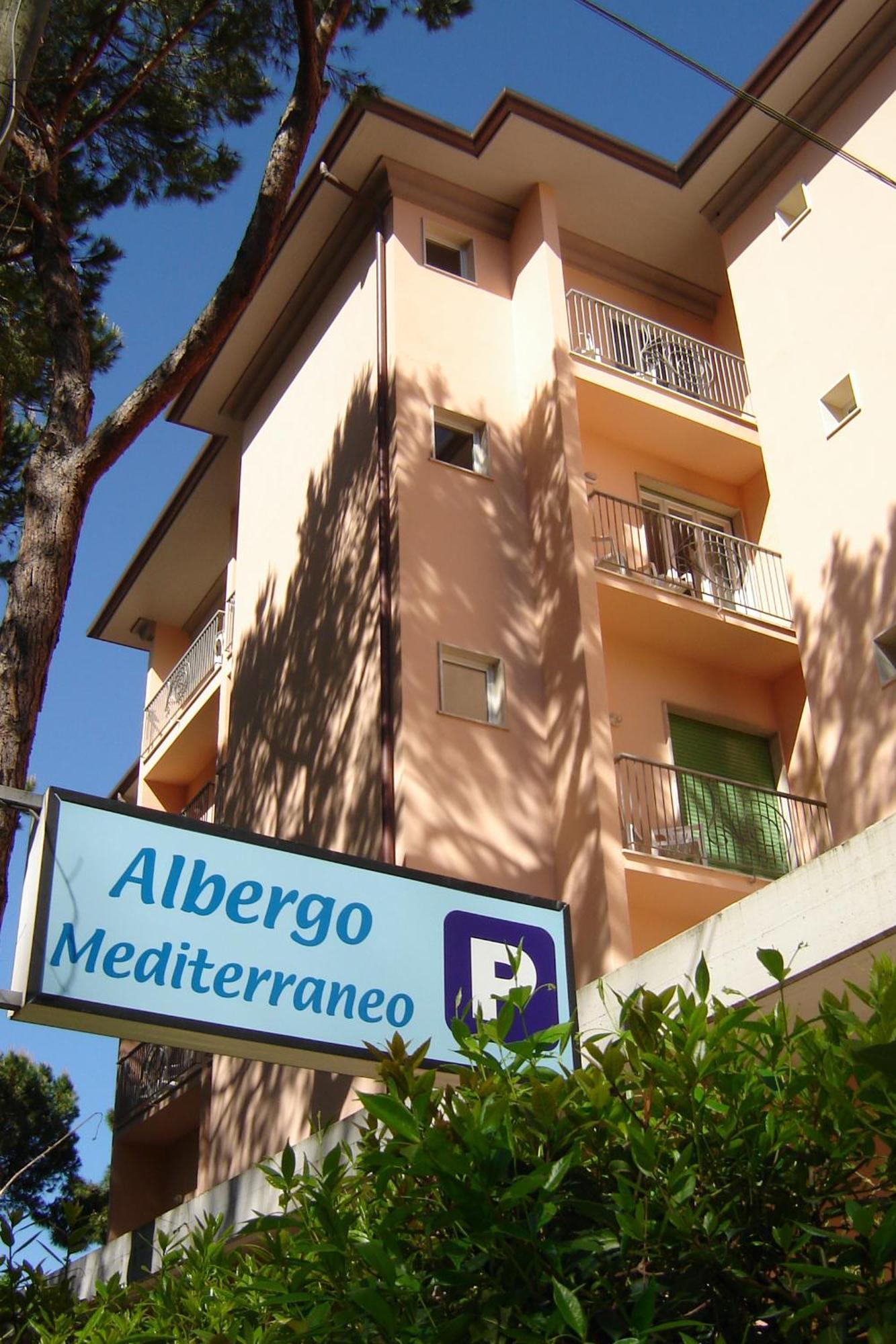 מרינה די פיאטרסנטה Hotel Mediterraneo מראה חיצוני תמונה