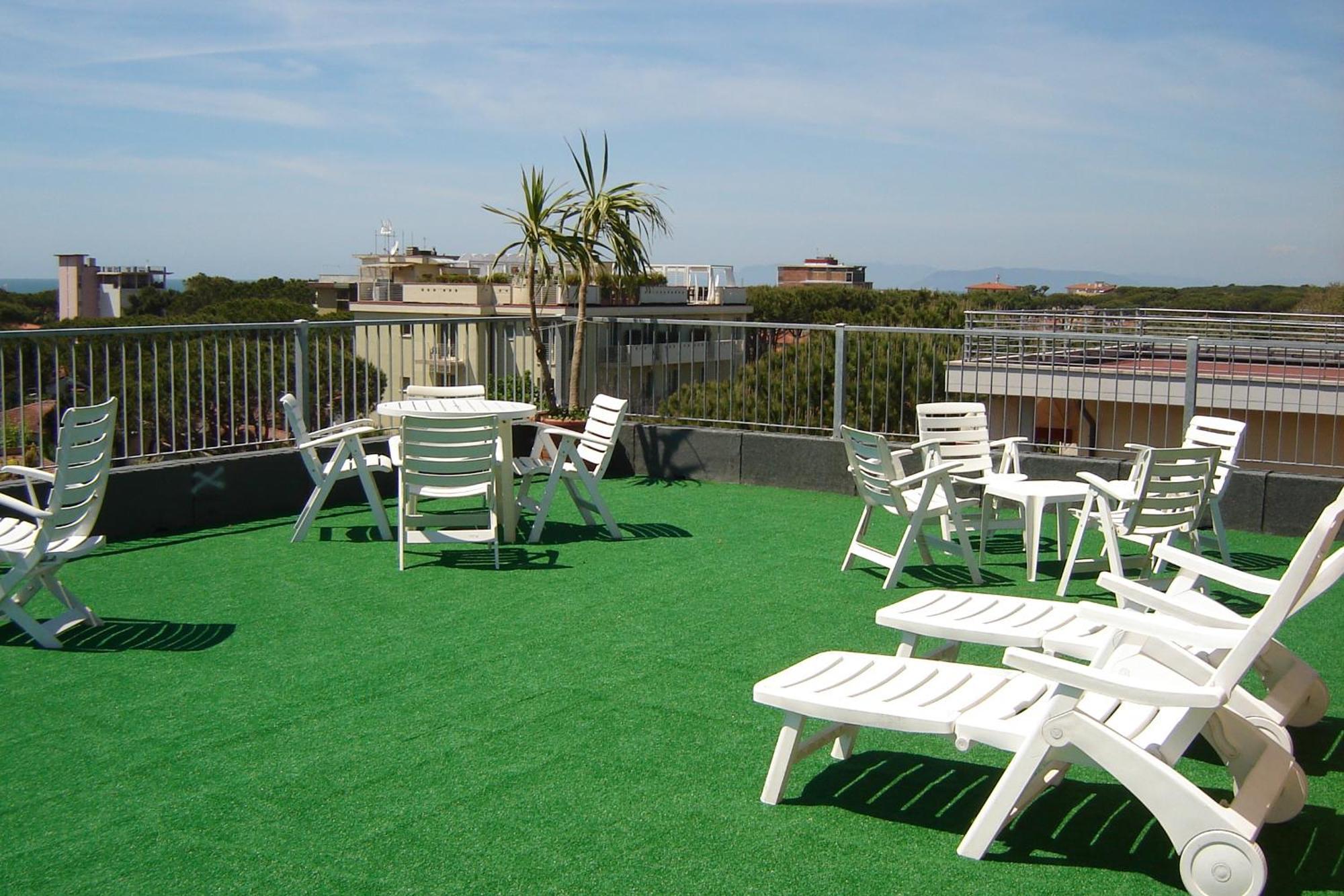 מרינה די פיאטרסנטה Hotel Mediterraneo מראה חיצוני תמונה