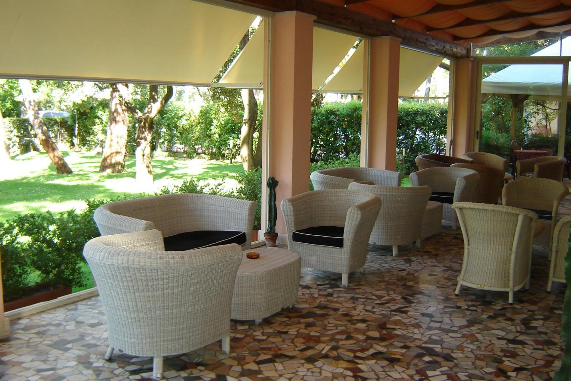 מרינה די פיאטרסנטה Hotel Mediterraneo מראה חיצוני תמונה
