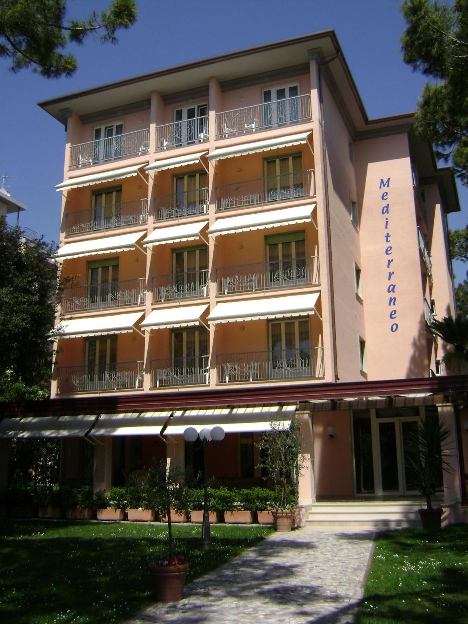 מרינה די פיאטרסנטה Hotel Mediterraneo מראה חיצוני תמונה
