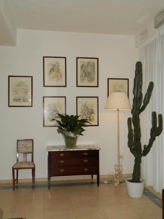 מרינה די פיאטרסנטה Hotel Mediterraneo מראה חיצוני תמונה