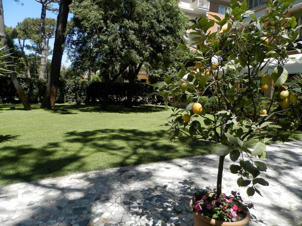 מרינה די פיאטרסנטה Hotel Mediterraneo מראה חיצוני תמונה