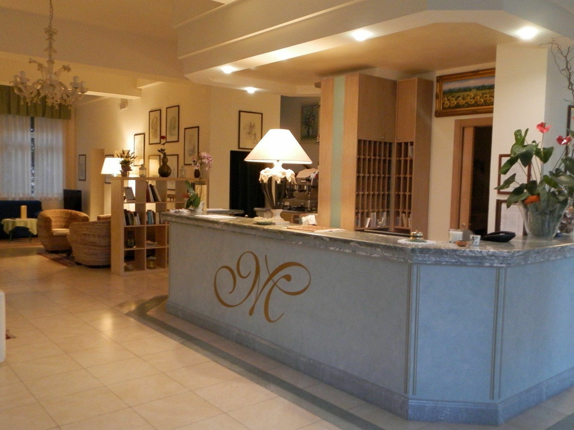 מרינה די פיאטרסנטה Hotel Mediterraneo מראה חיצוני תמונה