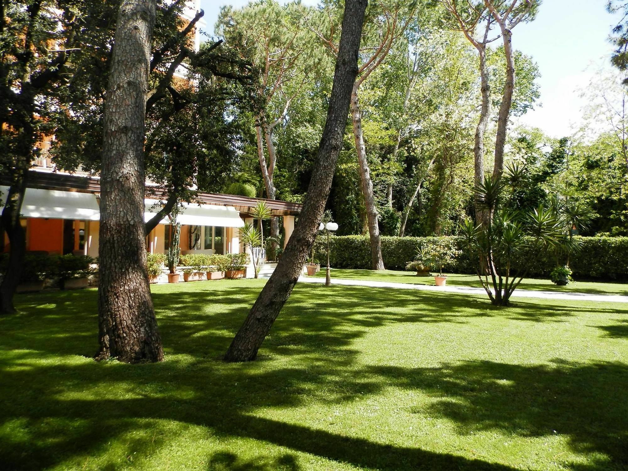 מרינה די פיאטרסנטה Hotel Mediterraneo מראה חיצוני תמונה